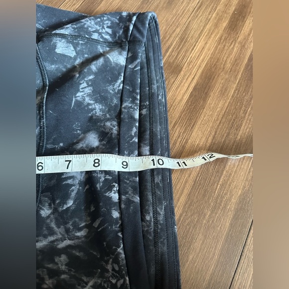 Lululemon Swift Speed High-Rise Tight 28
Aquila Black Multi
W5DD9S Luxtreme
Sz 8 - Picture 9 of 9